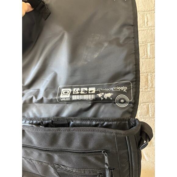 OGIO Technologio RS.655 Black Laptop Messenger Bag - Picture 2 of 5